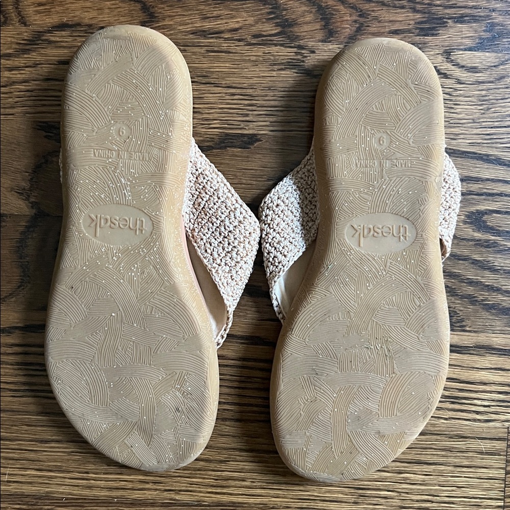 The Sak Shana Thong Sandal in Crochet, Slip On Sandal. Size 9 - Picture 6 of 8